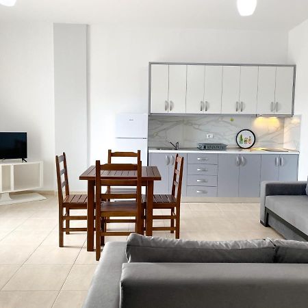 Family Apartments Himara エクステリア 写真