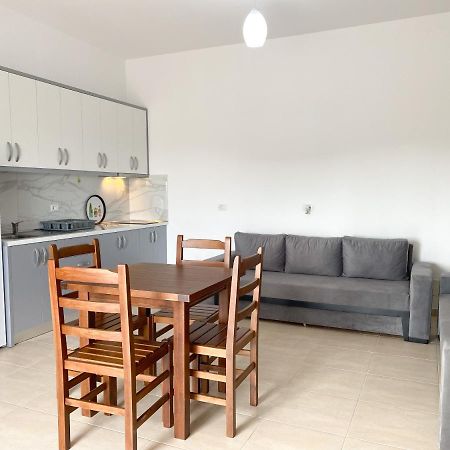 Family Apartments Himara エクステリア 写真