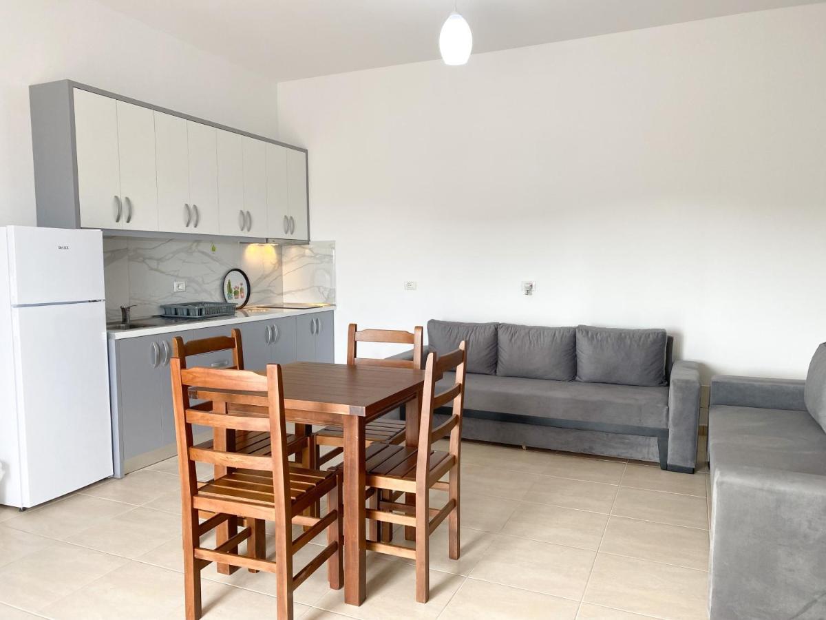 Family Apartments Himara エクステリア 写真
